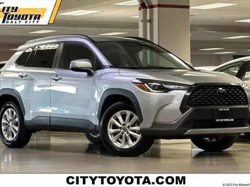 Certified 2024 Toyota Corolla Cross LE image 1