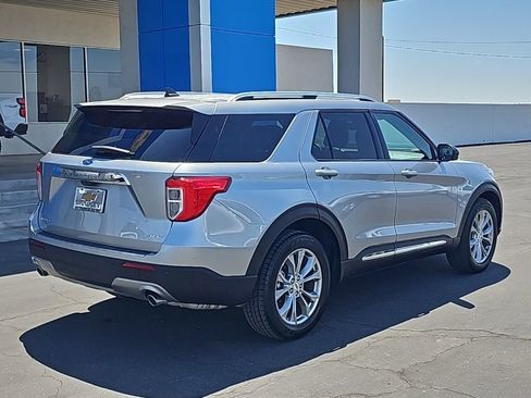 Used 2024 Ford Explorer Limited image 3