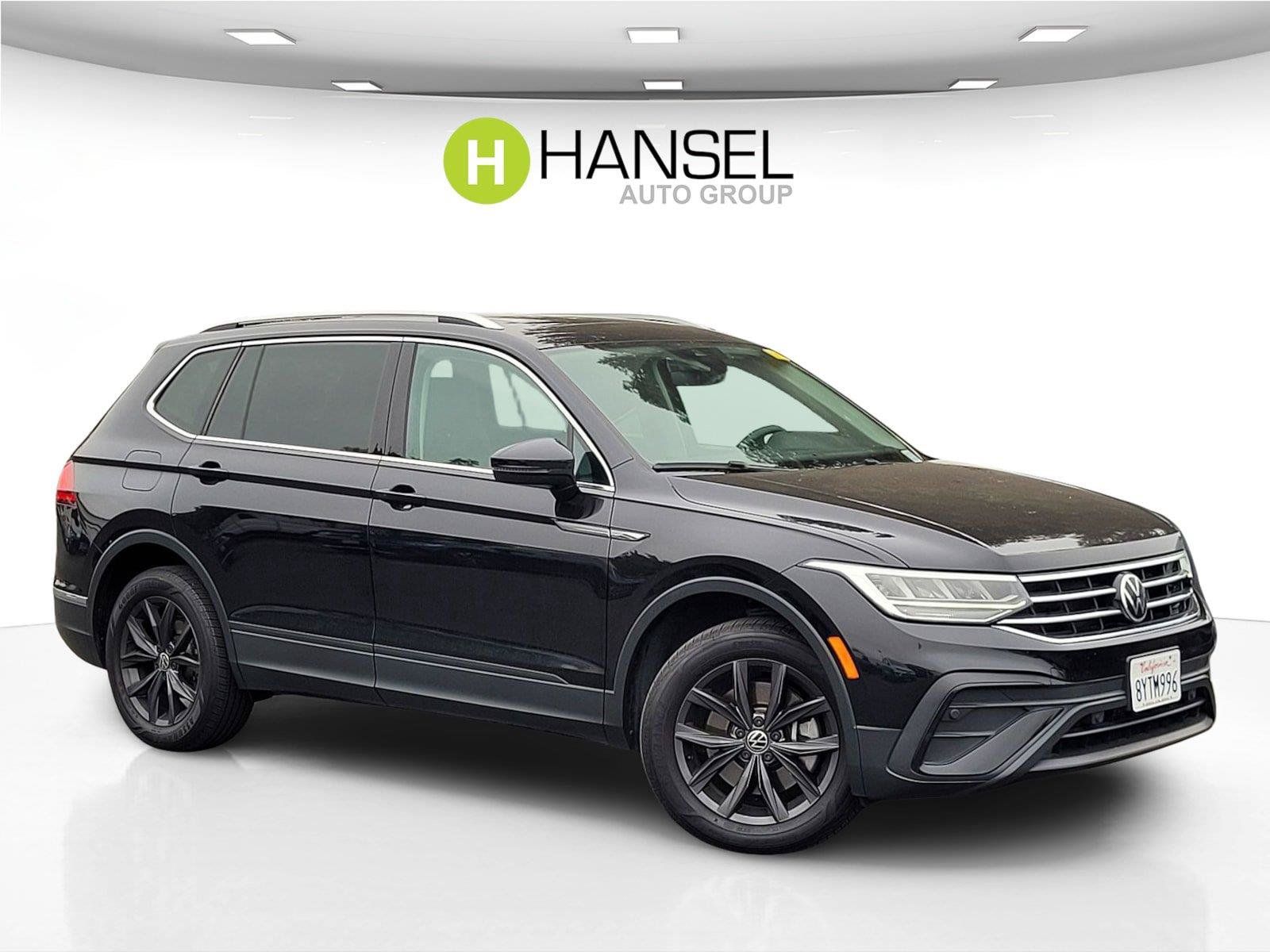 Used 2022 Volkswagen Tiguan SE w/ Panoramic Sunroof Package FWD image 1