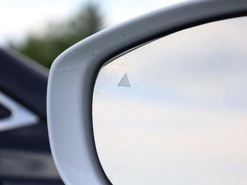 Used 2022 Chrysler Pacifica Touring-L FWD image 22