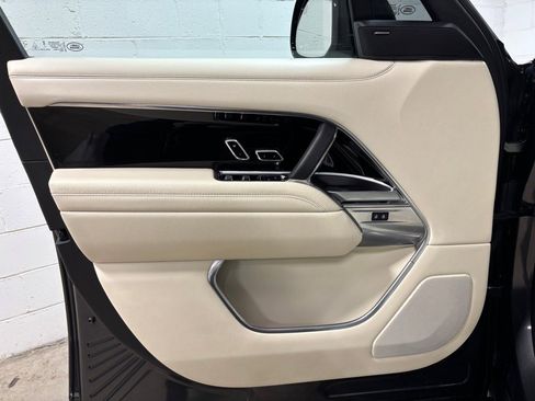Used 2023 Land Rover Range Rover SE image 23