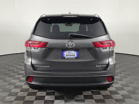 Used 2018 Toyota Highlander XLE AWD/4WD image 5