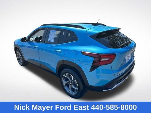 Used 2025 Chevrolet Trax LT FWD image 5