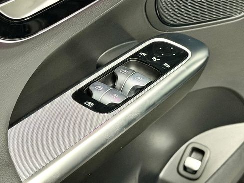 Used 2026 Mercedes-Benz GLC 300 image 23