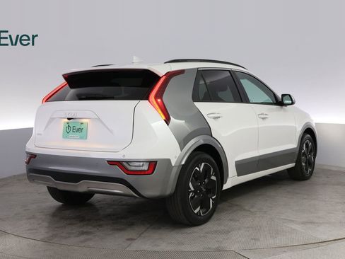 Used 2023 Kia Niro Wave w/ Wave Preserve Package image 3