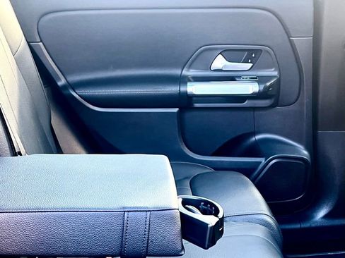 Certified 2021 Mercedes-Benz GLB 250 4MATIC image 27