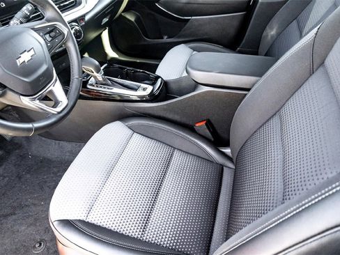 Used 2025 Chevrolet Trax LT w/ Driver Confidence Package image 14