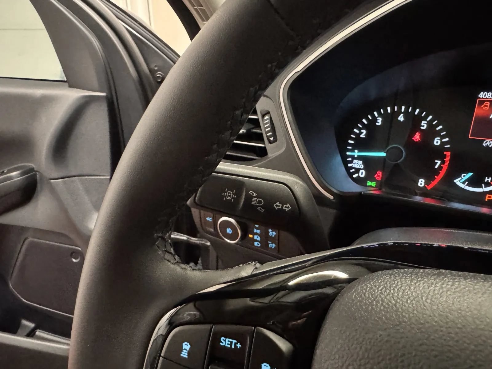 Used 2022 Ford Escape SEL FWD image 21