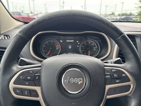 Used 2017 Jeep Cherokee Limited AWD/4WD image 21