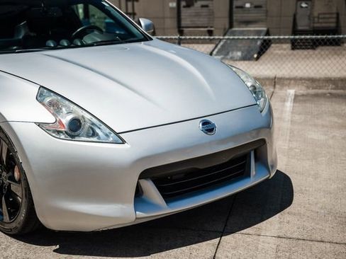 Used 2009 Nissan 370Z Touring w/ Sport Pkg image 21