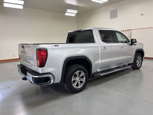Used 2022 GMC Sierra 1500 SLE w/ X31 Off-Road Package AWD/4WD image 8