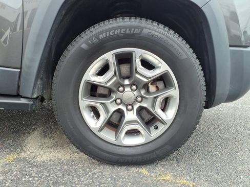 Used 2019 Jeep Cherokee Trailhawk image 7