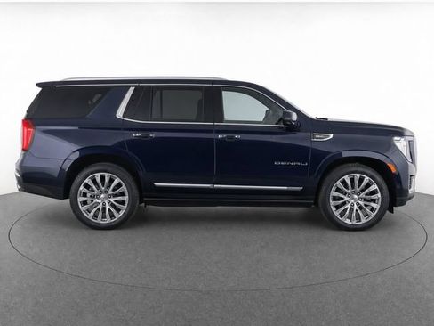 Used 2024 GMC Yukon Denali w/ Advanced Technology Package AWD/4WD image 8