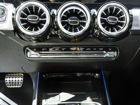 Used 2022 Mercedes-Benz GLB 35 AMG 4MATIC image 19