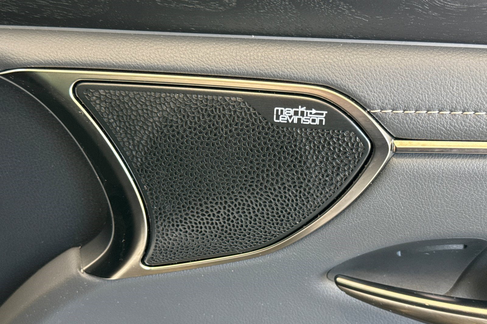 Used 2024 Lexus ES 350 w/ Accessory Package (Z2) FWD image 22