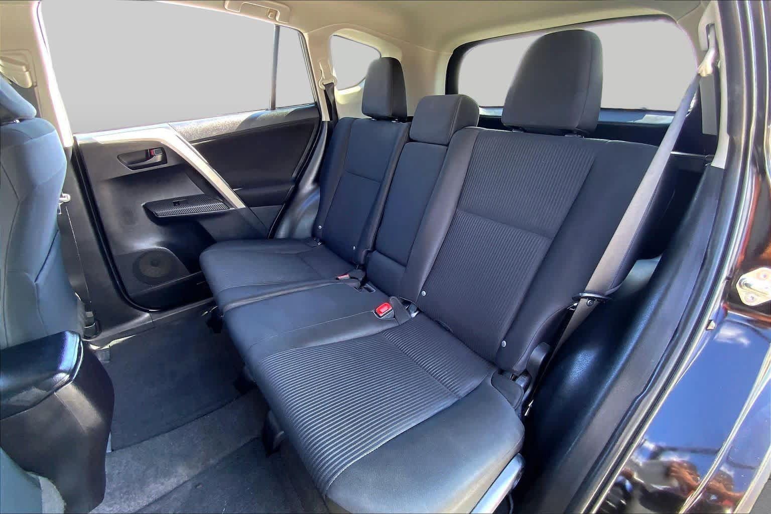 Used 2015 Toyota RAV4 LE FWD image 20