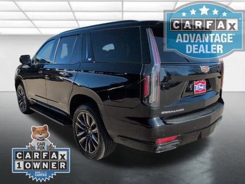 Used 2023 Cadillac Escalade Sport image 2