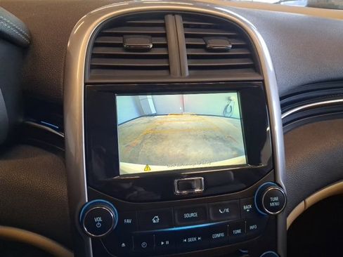 Used 2015 Chevrolet Malibu LT image 16