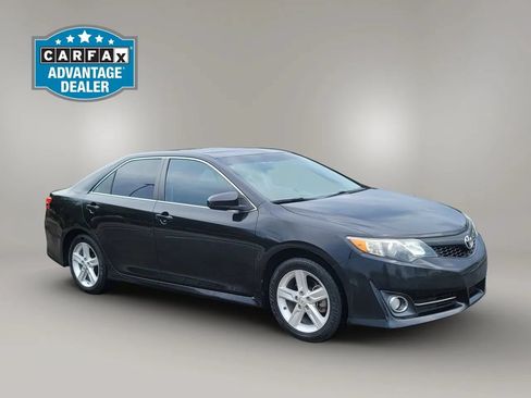 Used 2014 Toyota Camry SE FWD image 3