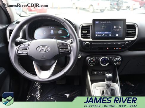 Used 2025 Hyundai Venue SEL FWD image 20