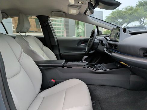 Used 2024 Toyota Prius XLE FWD image 33