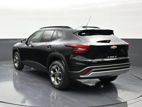 Used 2024 Chevrolet Trax LT FWD image 3
