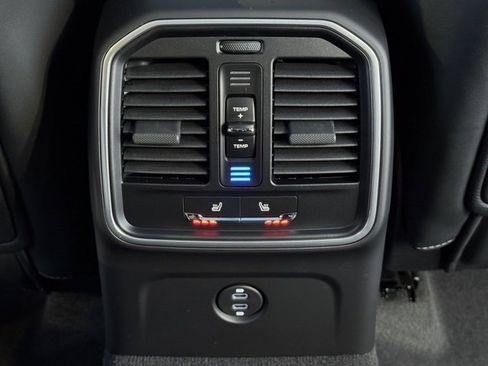 New 2026 Porsche Macan image 32