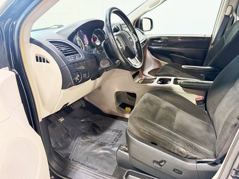 Used 2017 Dodge Grand Caravan Crew image 20