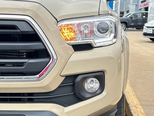 Used 2019 Toyota Tacoma SR5 AWD/4WD image 3