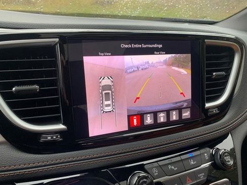 New 2026 Chrysler Pacifica Pinnacle image 21