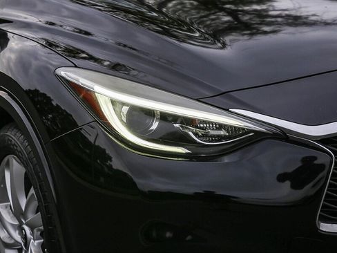 Used 2017 INFINITI QX30 image 10