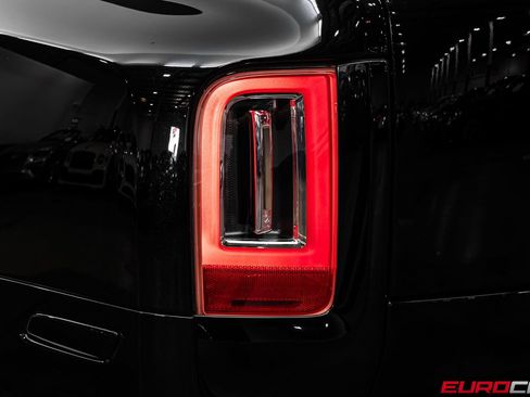 Used 2022 Rolls-Royce Cullinan w/ Cullinan Package AWD/4WD image 21