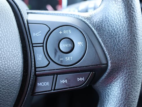 Certified 2025 Toyota RAV4 XLE FWD image 27