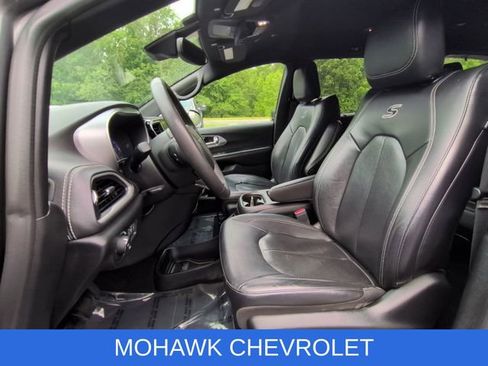Used 2022 Chrysler Pacifica Touring-L w/ S Appearance Package AWD/4WD image 19