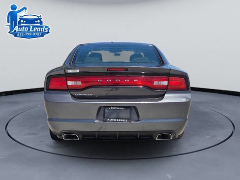 Used 2013 Dodge Charger SE RWD image 7
