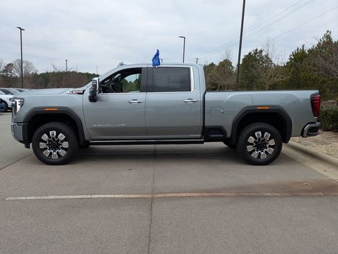 Used 2026 GMC Sierra 2500 Denali w/ Denali Reserve Package image 7