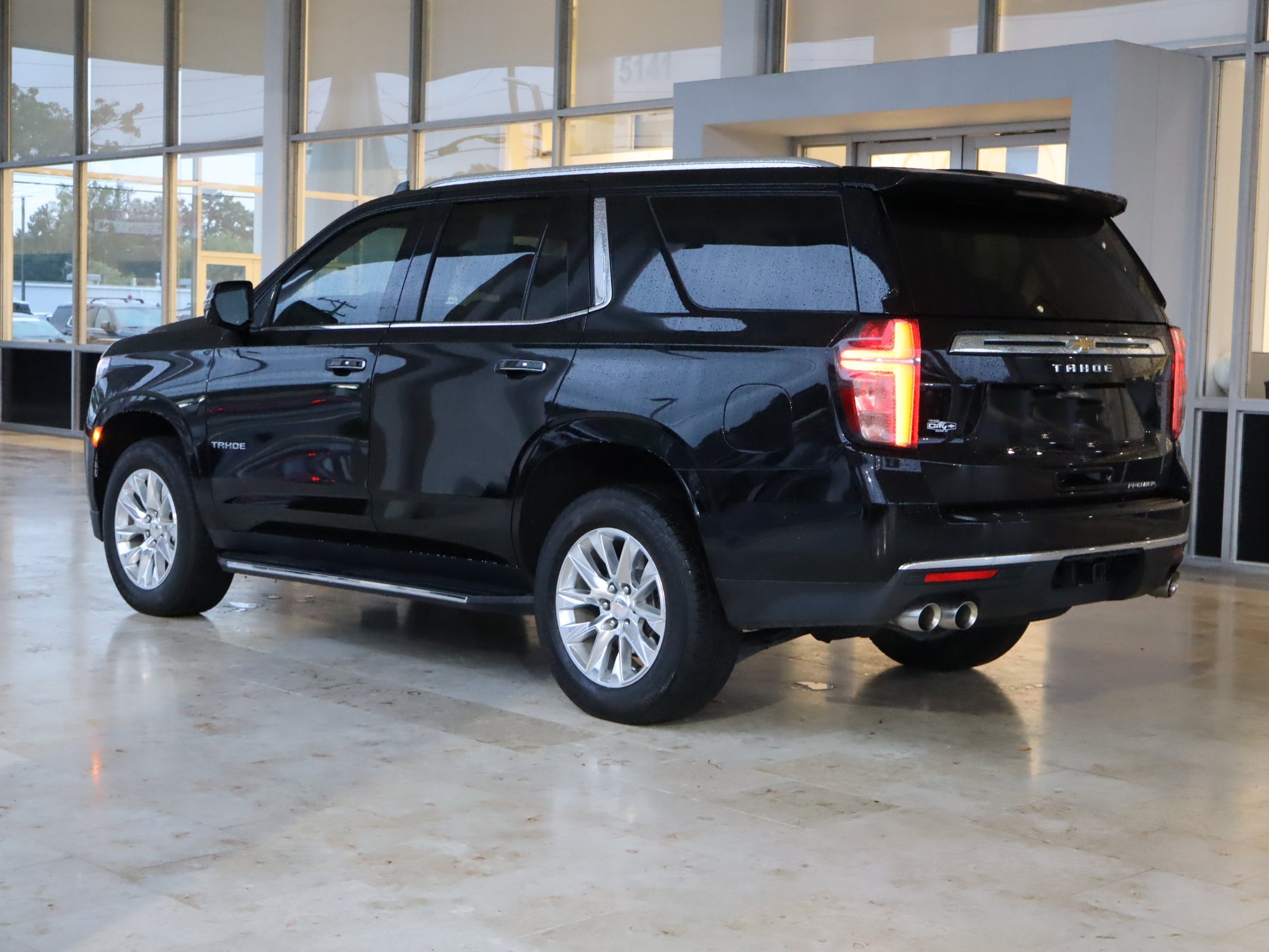 Used 2024 Chevrolet Tahoe Premier AWD/4WD image 8