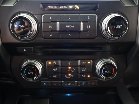 Used 2018 Ford F150 Lariat w/ Equipment Group 502A Luxury AWD/4WD image 57