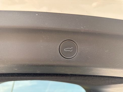 Used 2025 Tesla Model Y Long Range image 31