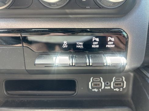 Used 2023 RAM 1500 Big Horn AWD/4WD image 9