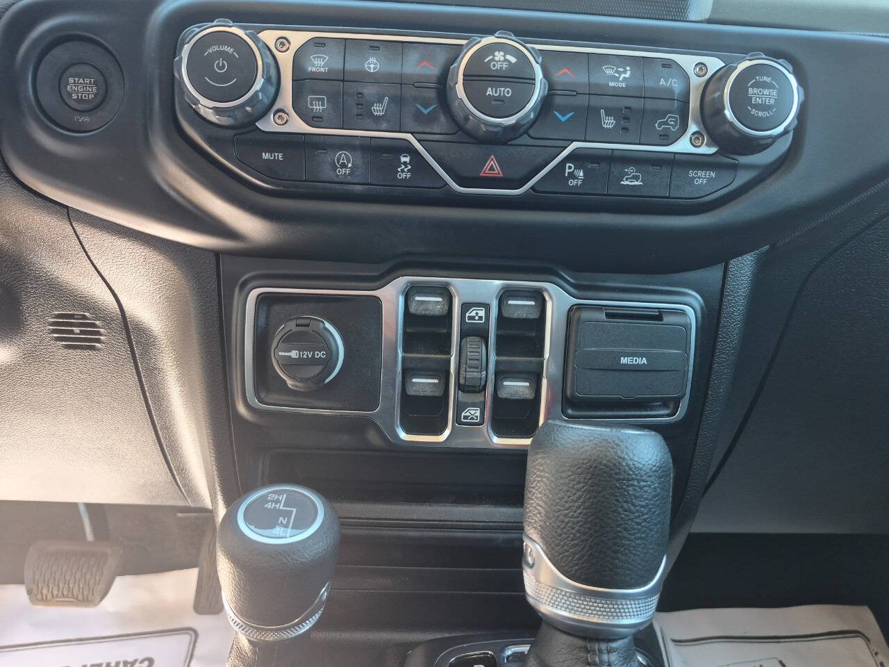 Used 2023 Jeep Gladiator Sport AWD/4WD image 12