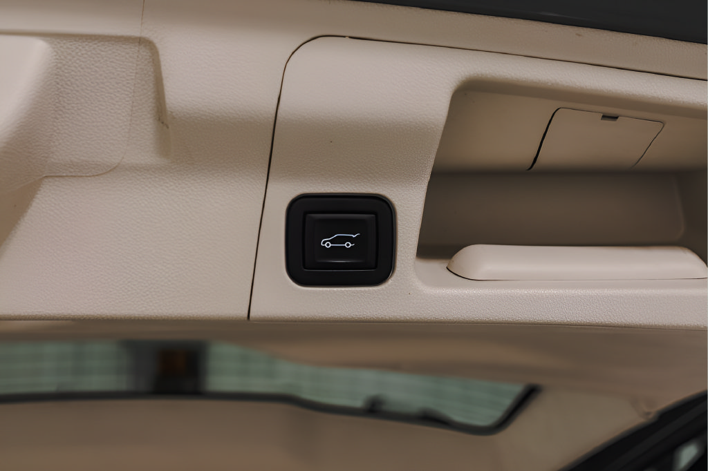 Used 2023 GMC Acadia Denali AWD/4WD image 46