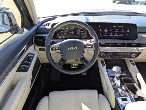 Used 2024 Kia Telluride SX w/ Towing Package image 18