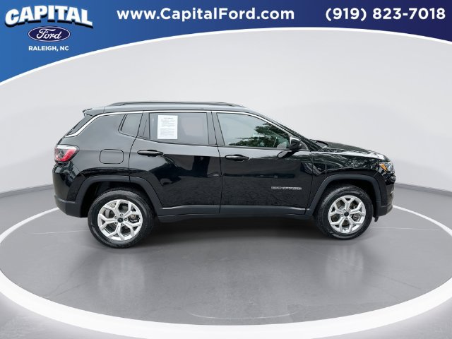 Used 2025 Jeep Compass Latitude AWD/4WD image 9