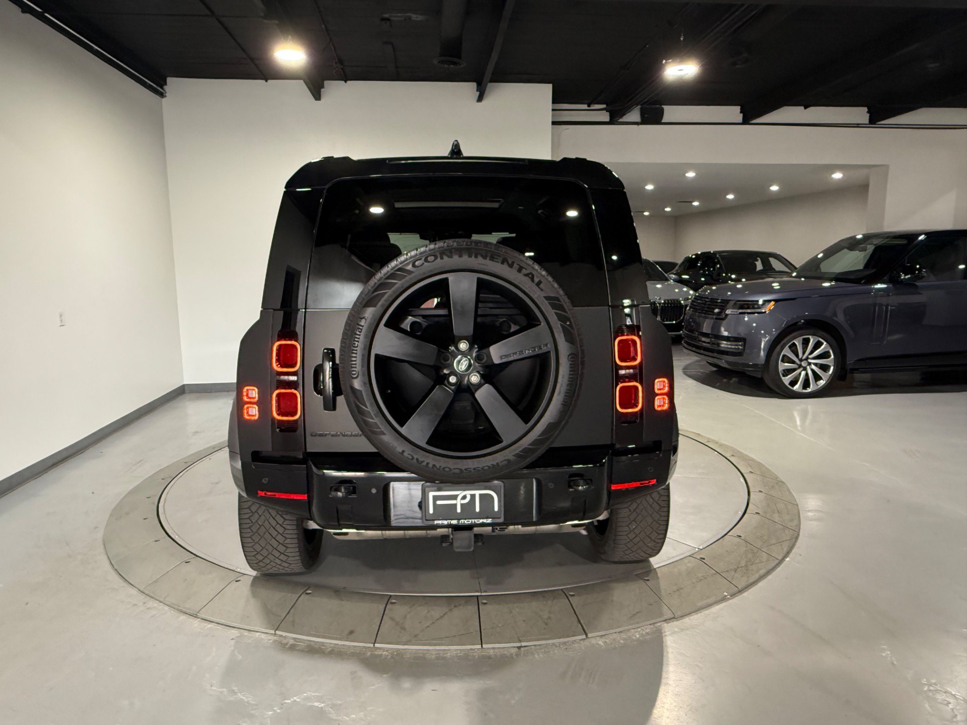 Used 2025 Land Rover Defender 110 X-Dynamic SE AWD/4WD image 15