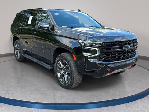 Used 2024 Chevrolet Tahoe Z71 w/ Luxury Package image 3