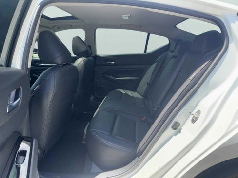 Used 2023 Nissan Altima 2.5 SR w/ SR Premium Package image 21