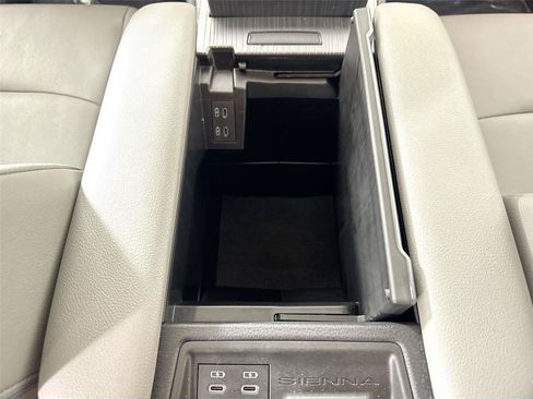 Certified 2026 Toyota Sienna XLE FWD image 35