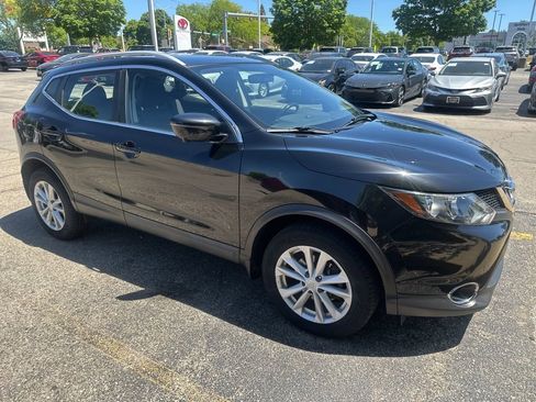 Used 2017 Nissan Rogue Sport SV w/ SV Premium Package FWD image 1