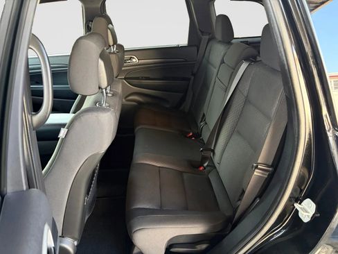 Used 2020 Jeep Grand Cherokee Laredo image 11